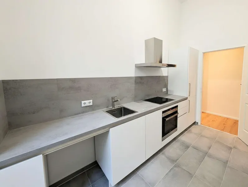 Erstbezug nach Renovierung: 2-Zimmer-Erdgeschosswohnung mit Einbauküche in Wilmersdorf — photo 1